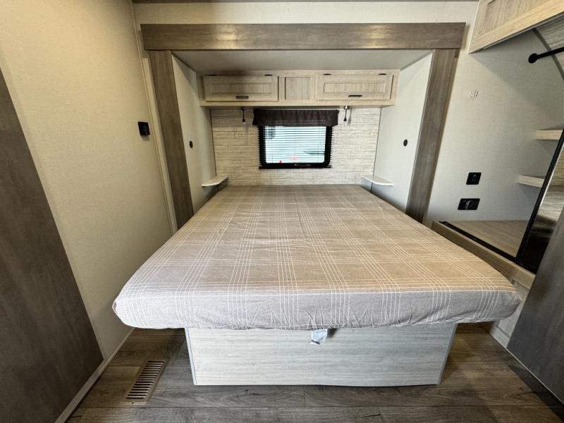 2026 Coachmen RV Catalina Legacy Edition 343BHTS photo 45