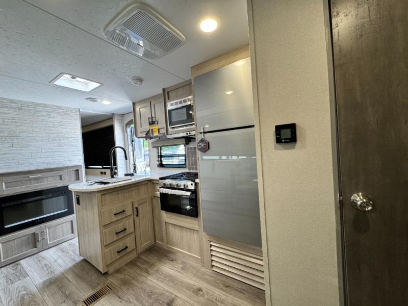 2026 Coachmen RV Catalina Legacy Edition 343BHTS photo 22