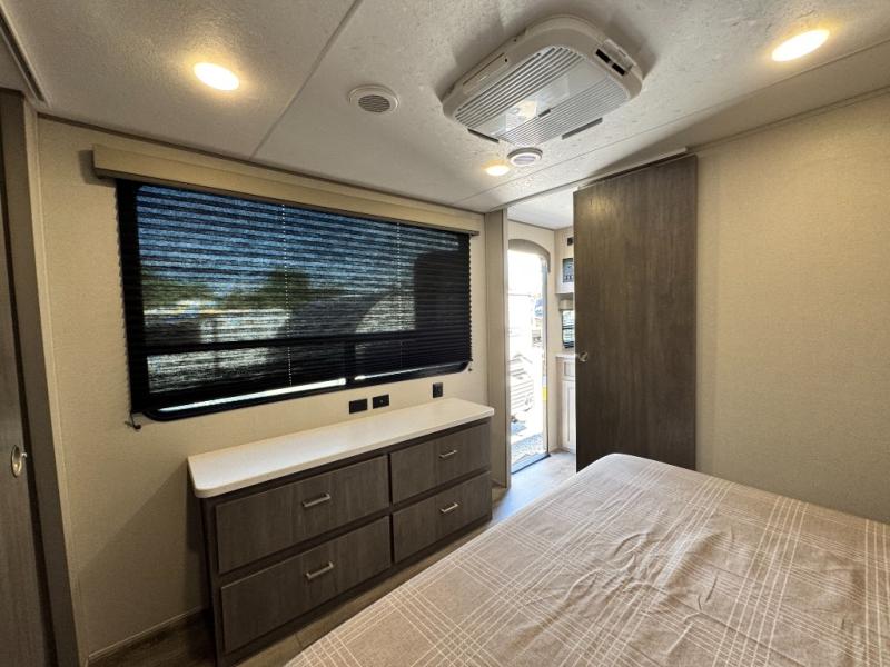 2026 Coachmen RV Catalina Legacy Edition 343BHTS photo 40