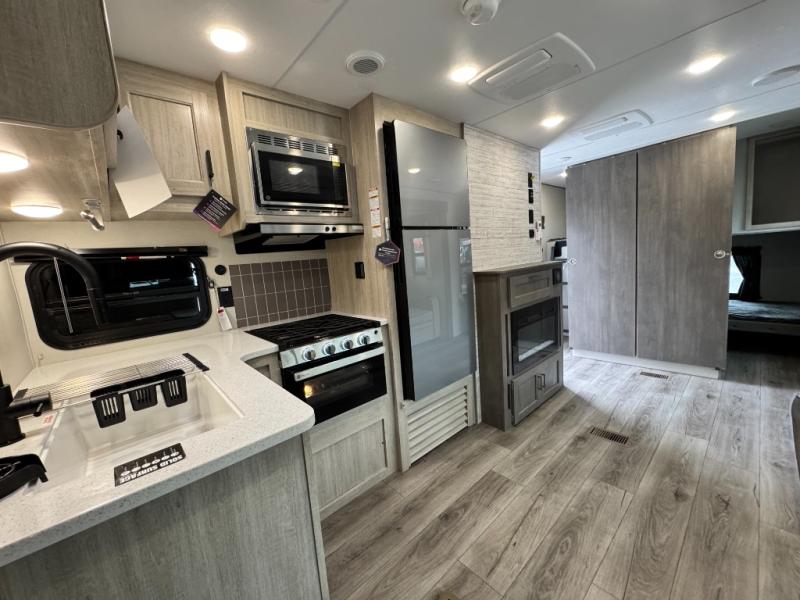 2026 Coachmen RV Catalina Legacy Edition 333DORM photo 24