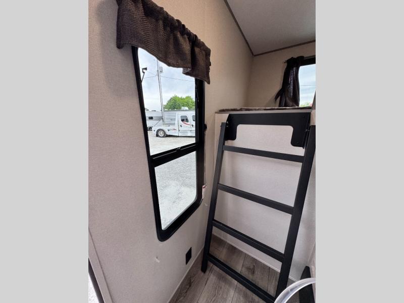 2026 Coachmen RV Catalina Legacy Edition 333DORM photo 37