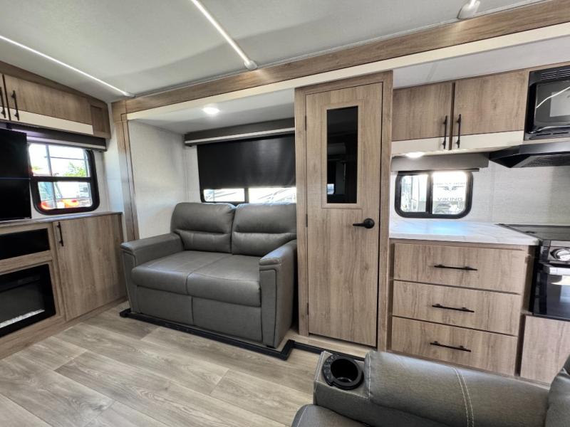 2024 Grand Design Imagine 3100RD photo 12