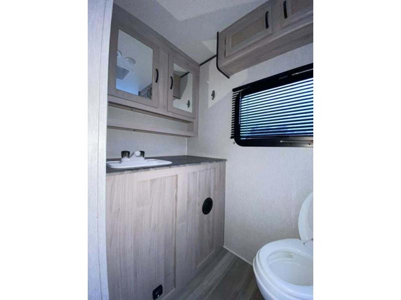 2021 Coachmen RV Spirit Ultra Lite 2557RB photo 17