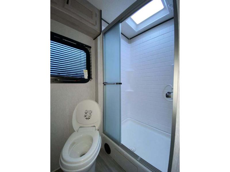 2021 Coachmen RV Spirit Ultra Lite 2557RB photo 18