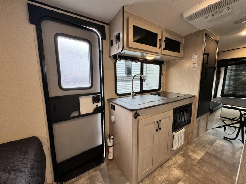 2022 Coachmen RV Apex 17TH Toy Hauler photo 18