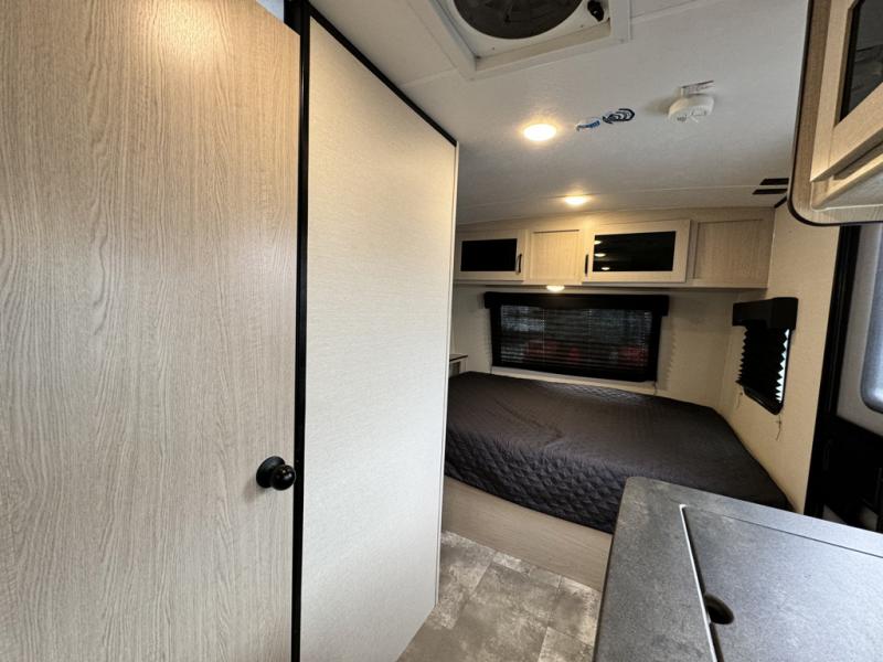 2022 Coachmen RV Apex 17TH Toy Hauler photo 20