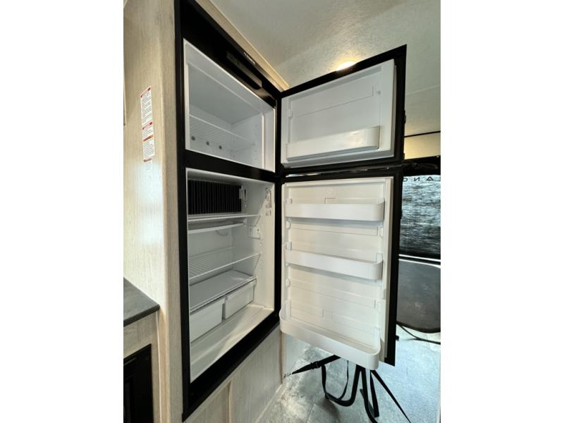 2022 Coachmen RV Apex 17TH Toy Hauler photo 31