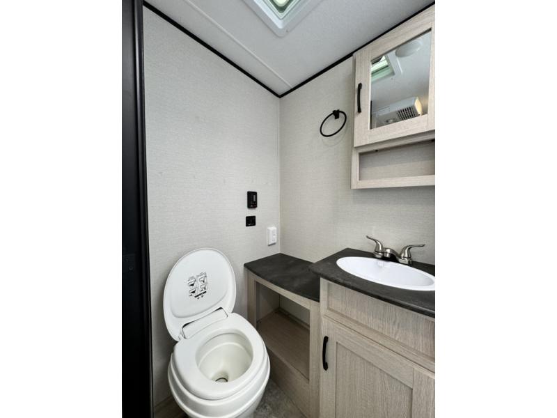 2022 Coachmen RV Apex 17TH Toy Hauler photo 32