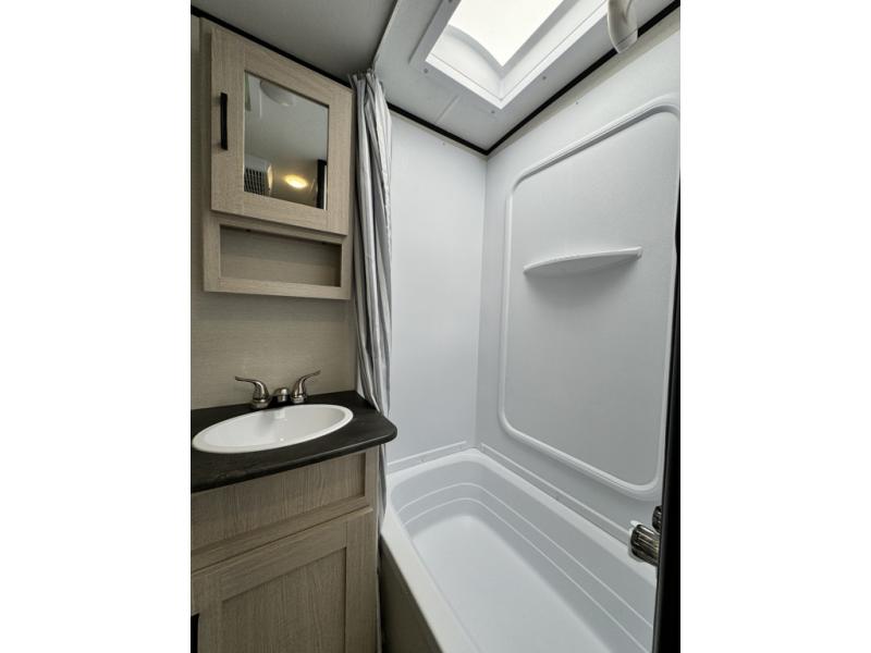 2022 Coachmen RV Apex 17TH Toy Hauler photo 33