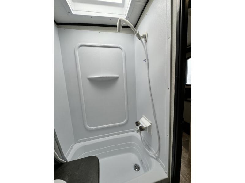 2022 Coachmen RV Apex 17TH Toy Hauler photo 35
