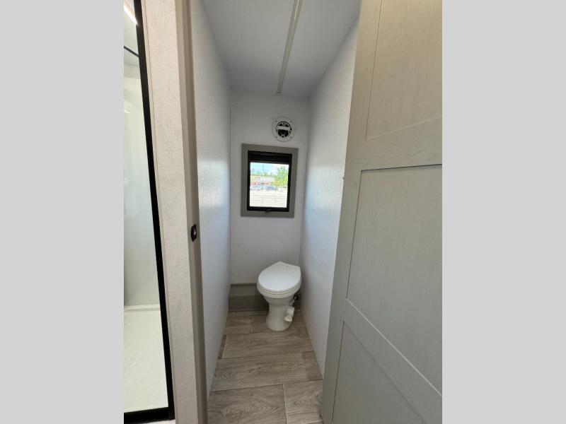 2026 Axiom RV Imperium I3800 photo 37