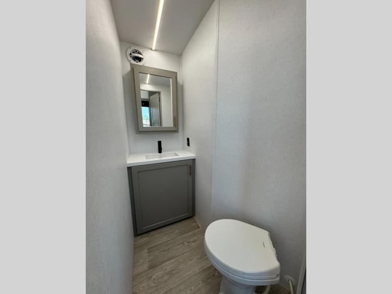 2026 Axiom RV Imperium I3800 photo 29