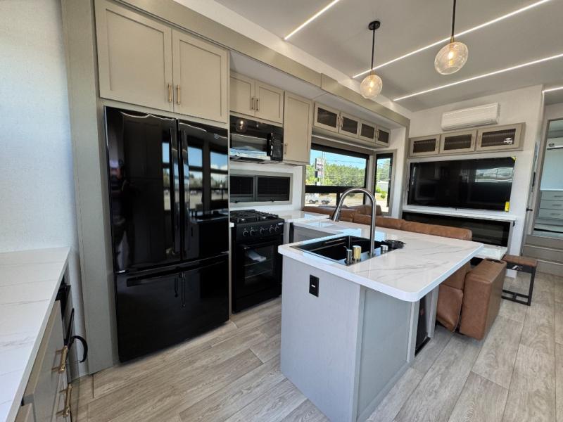 2026 Axiom RV Imperium I3800 photo 22