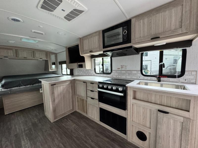 2022 Cruiser Shadow Cruiser 225RBS photo 8