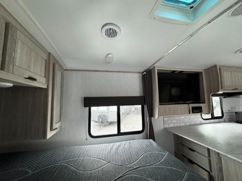 2022 Cruiser Shadow Cruiser 225RBS photo 28