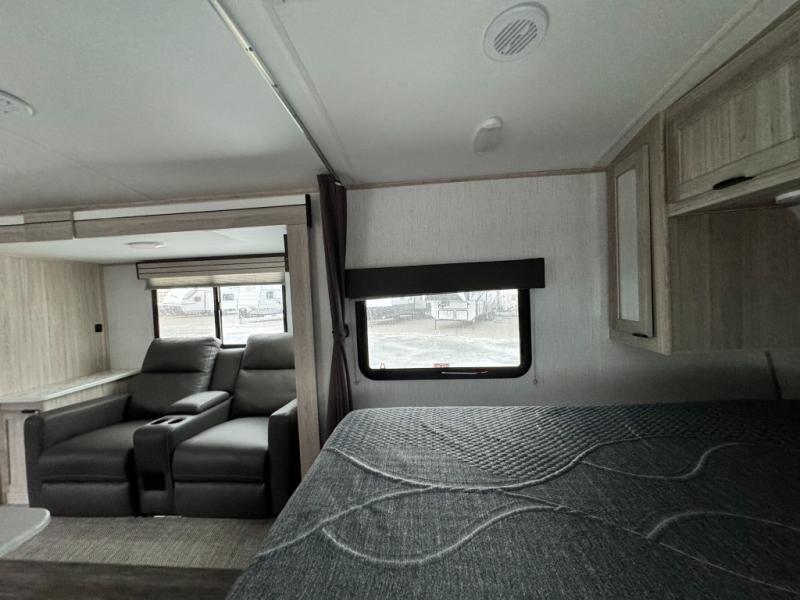 2022 Cruiser Shadow Cruiser 225RBS photo 29