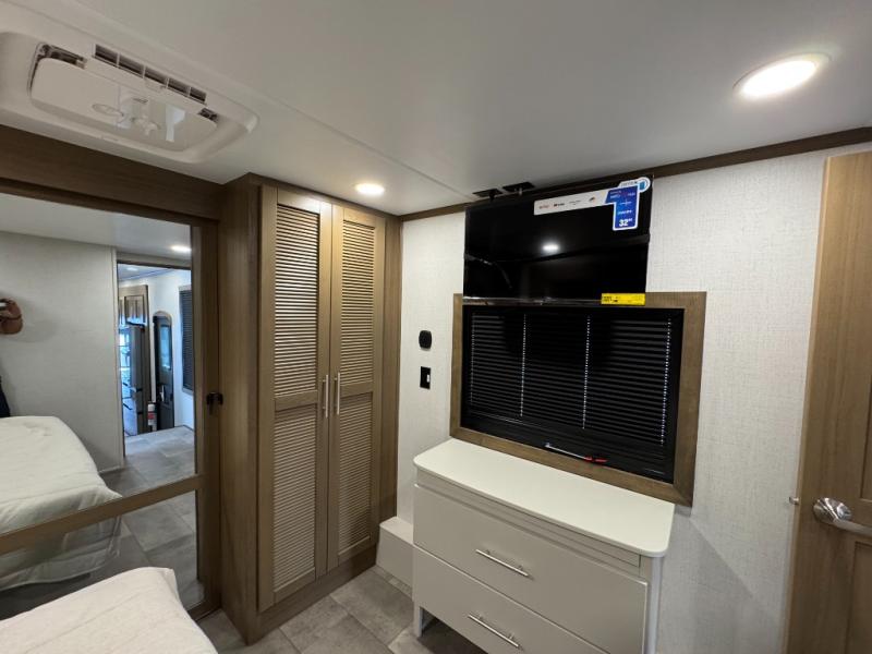 2026 Keystone RV Fuzion 442 Toy Hauler photo 25