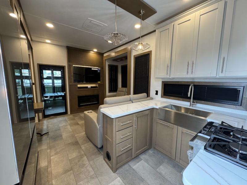 2026 Keystone RV Fuzion 442 Toy Hauler photo 9
