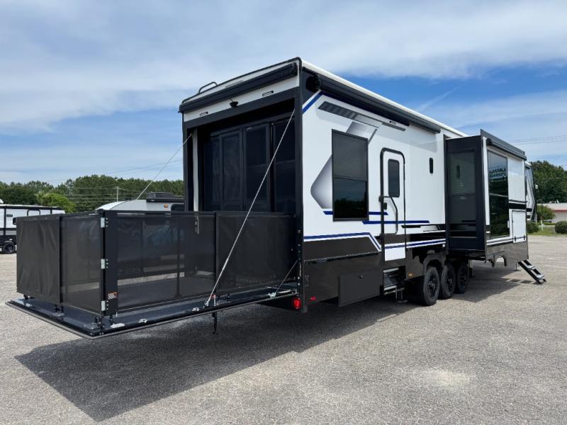 2026 Keystone RV Fuzion 442 Toy Hauler photo 1
