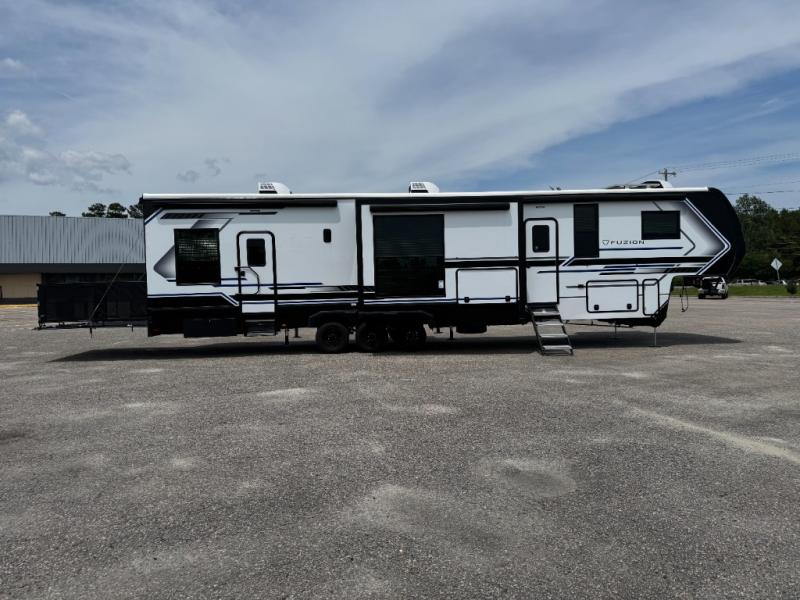 2026 Keystone RV Fuzion 442 Toy Hauler photo 3
