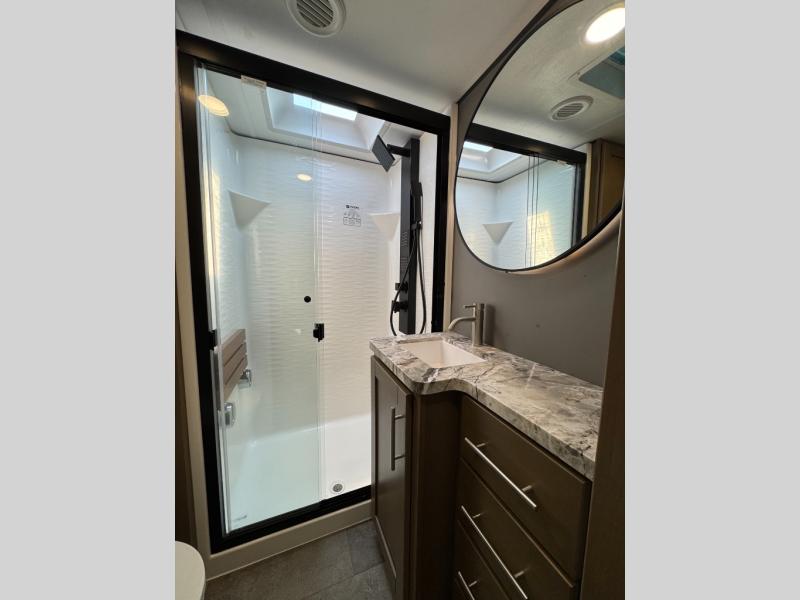 2026 Keystone RV Fuzion 419 Toy Hauler photo 27