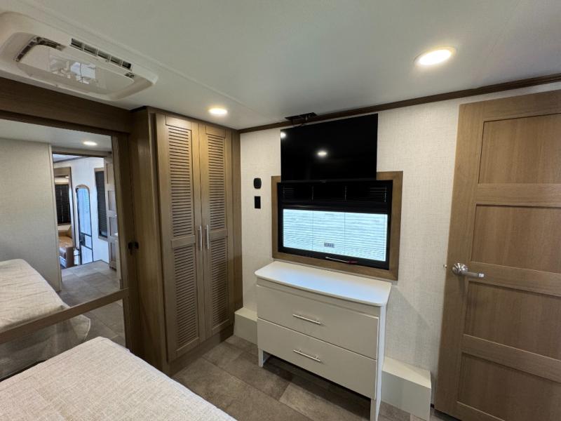 2026 Keystone RV Fuzion 419 Toy Hauler photo 31