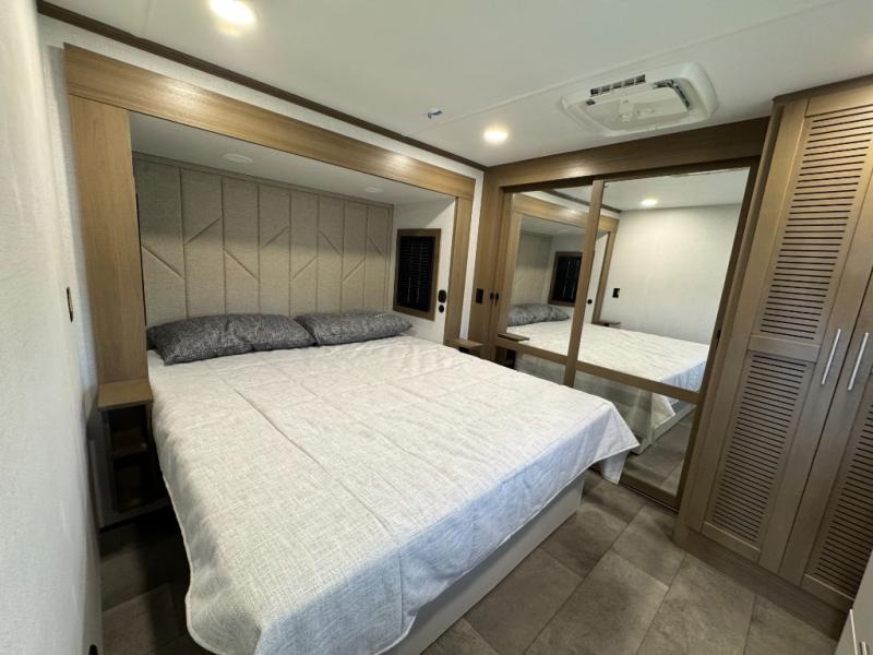 2026 Keystone RV Fuzion 419 Toy Hauler photo 29