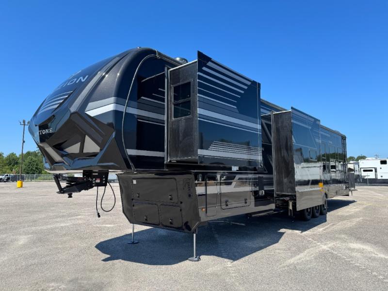 2026 Keystone RV Fuzion 419 Toy Hauler photo 6