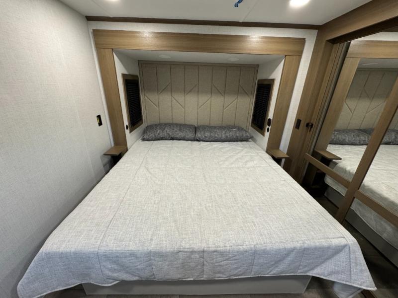 2026 Keystone RV Fuzion 419 Toy Hauler photo 30