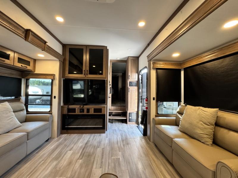 2024 Alliance RV Paradigm 382RK photo 12