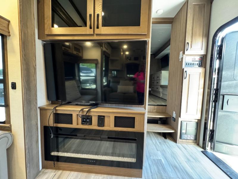 2024 Alliance RV Paradigm 382RK photo 13