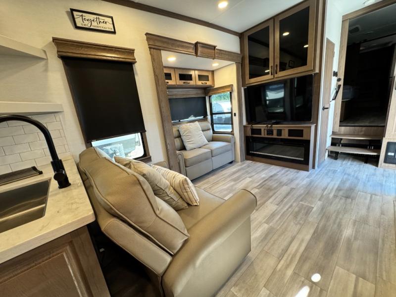 2024 Alliance RV Paradigm 382RK photo 9