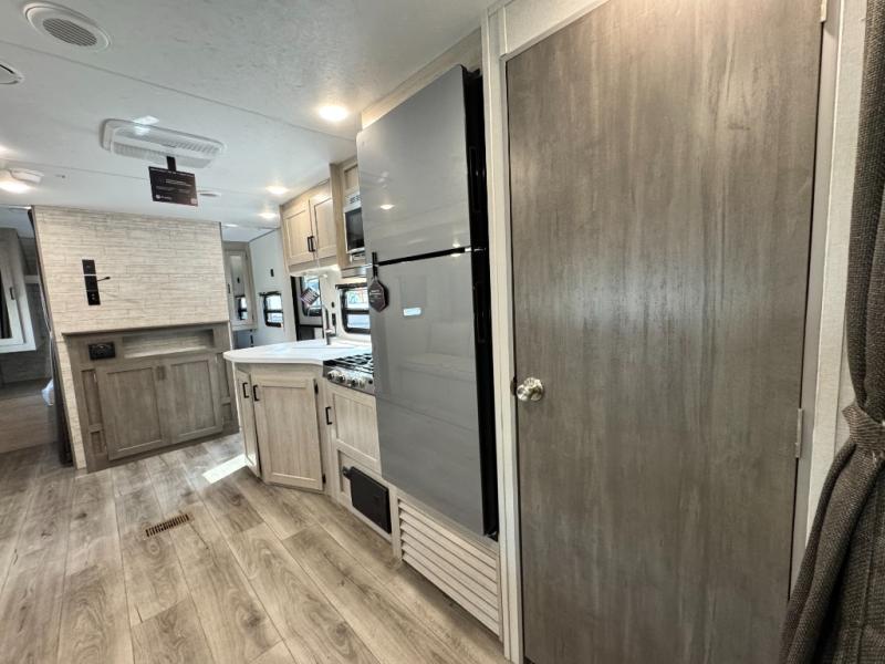 2026 Coachmen RV Catalina Summit Series 8 261BHS photo 12