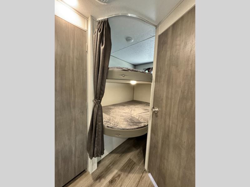 2026 Coachmen RV Catalina Summit Series 8 261BHS photo 22