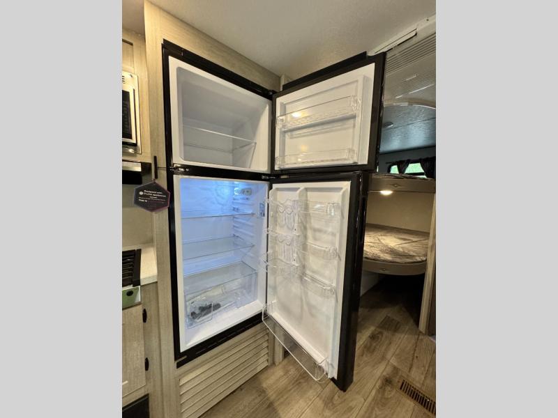 2026 Coachmen RV Catalina Summit Series 8 261BHS photo 18