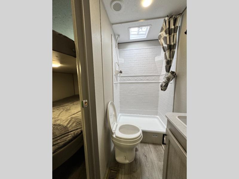 2026 Coachmen RV Catalina Summit Series 8 261BHS photo 28