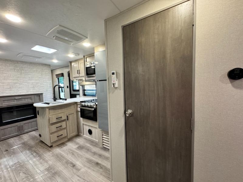 2026 Coachmen RV Catalina Legacy Edition 333DBDSCK photo 12