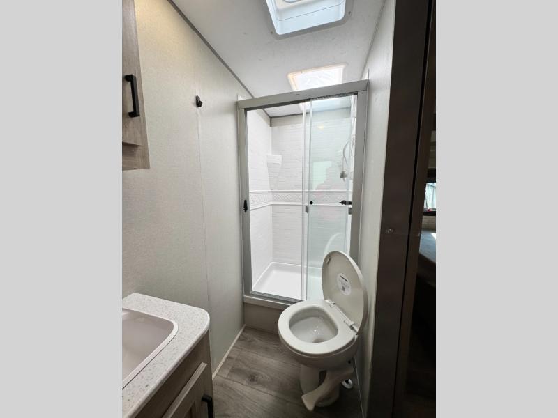 2026 Coachmen RV Catalina Legacy Edition 333DBDSCK photo 28