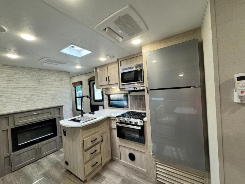 2026 Coachmen RV Catalina Legacy Edition 333DBDSCK photo 13