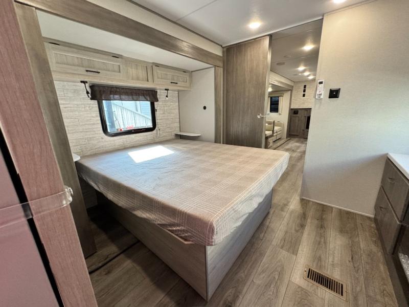 2026 Coachmen RV Catalina Legacy Edition 333DBDSCK photo 24