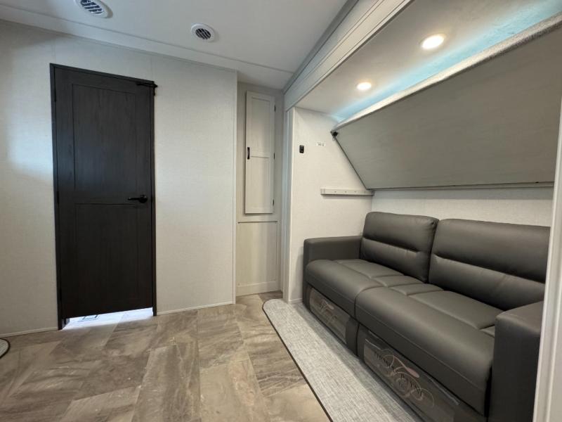 2026 Shasta RVs Phoenix 367BH photo 17