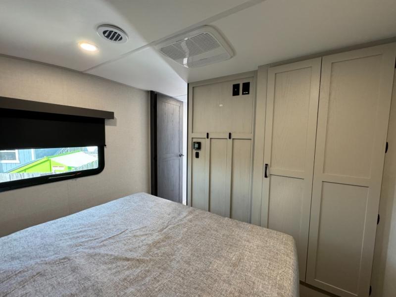 2026 Shasta RVs Phoenix 367BH photo 24