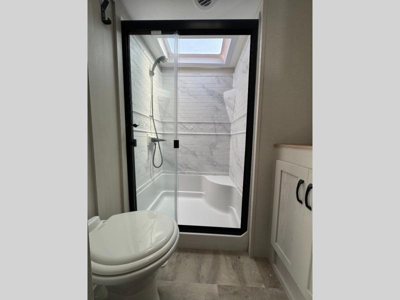 2026 Shasta RVs Phoenix 367BH photo 21