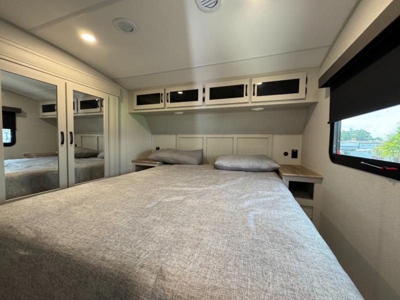 2026 Shasta RVs Phoenix 367BH photo 23