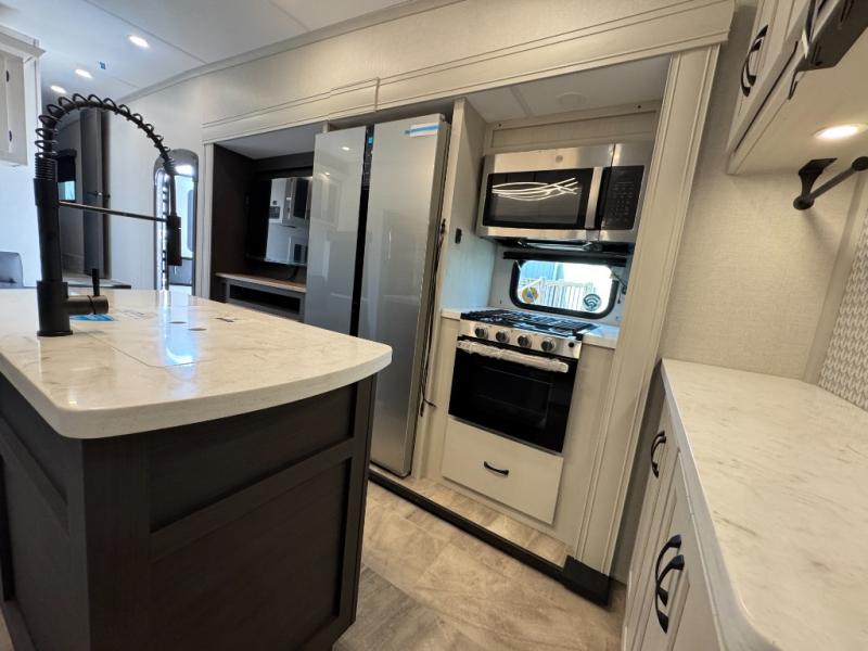 2026 Shasta RVs Phoenix 367BH photo 12