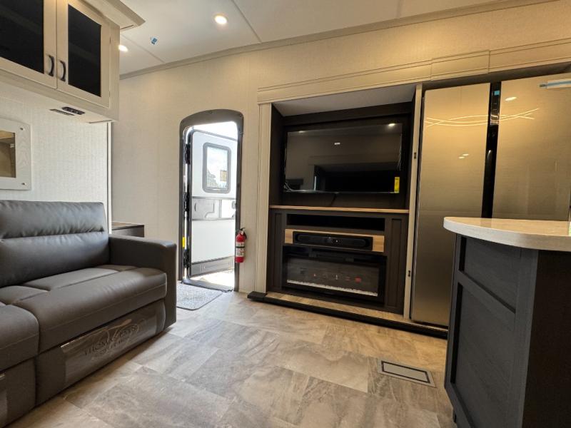 2026 Shasta RVs Phoenix 367BH photo 16