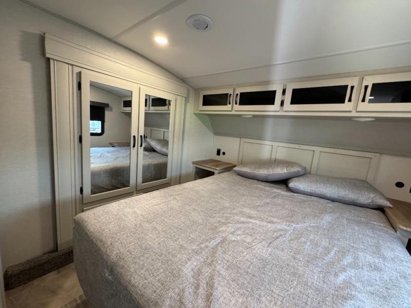 2026 Shasta RVs Phoenix 367BH photo 25