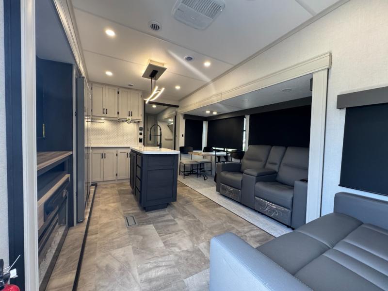2026 Shasta RVs Phoenix 367BH photo 8