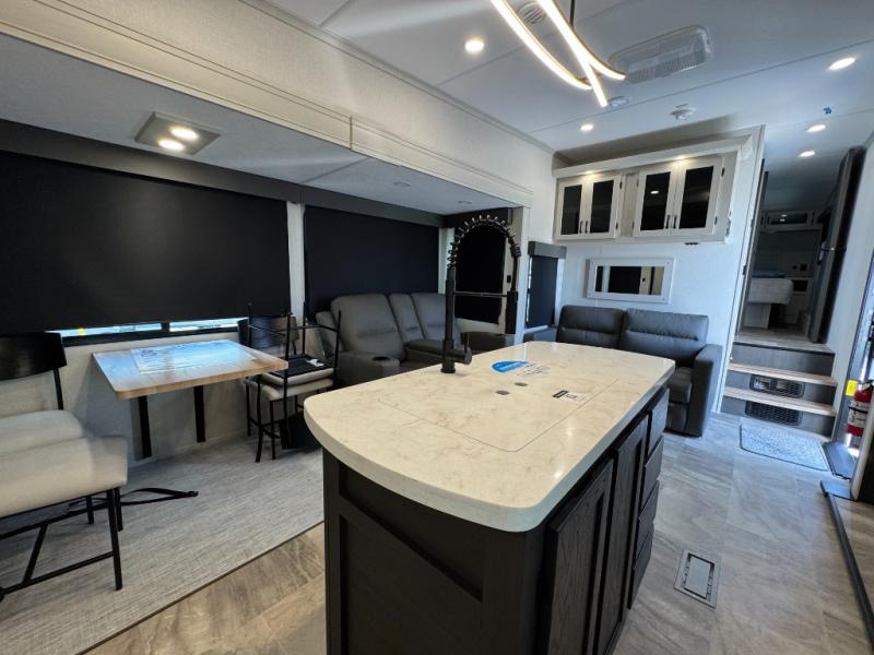 2026 Shasta RVs Phoenix 367BH photo 11