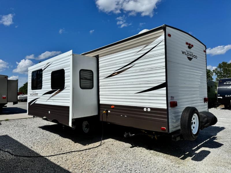 2019 Forest River RV Wildwood 27DBK photo 4